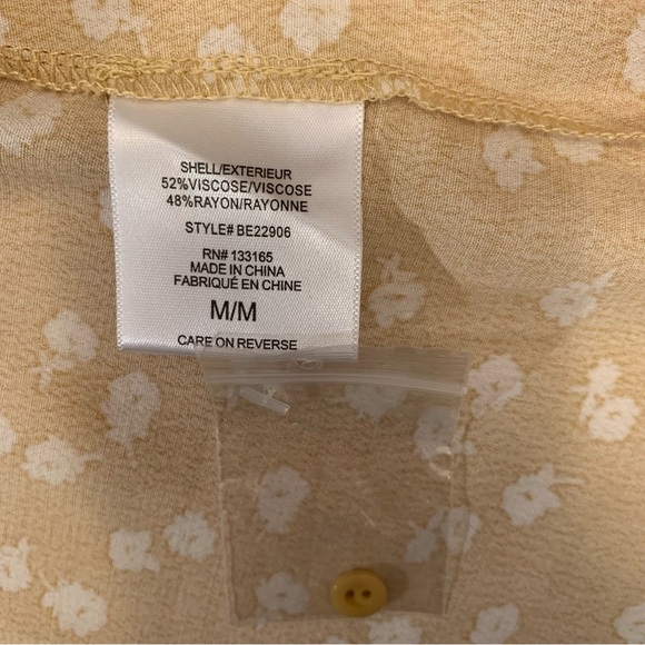 New Everleigh Butter Yellow Floral Wavy Sleeve Blouse M - Picture 12 of 13